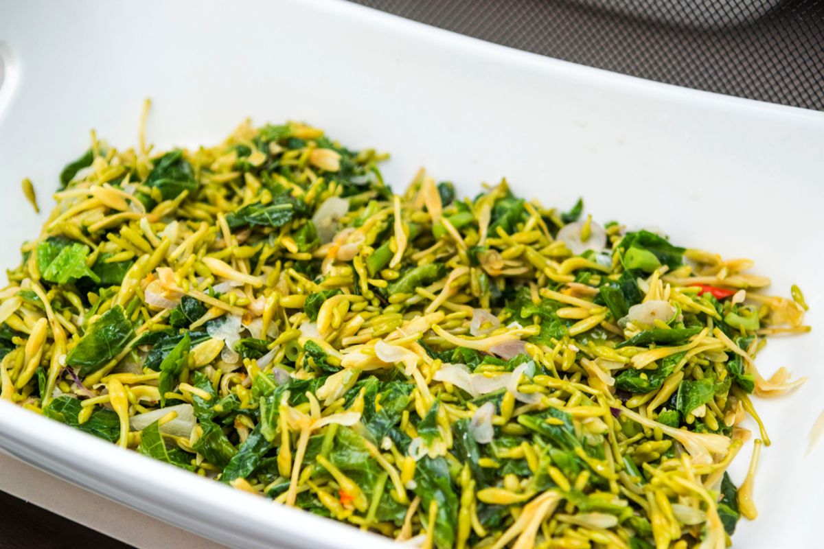 bunga pepaya, cara hilangkan rasa pahit bunga pepaya, bunga pepaya tidak pahit, tips masak sayuran, Cara Cepat Hilangkan Pahit Bunga Pepaya, Pakai 1 Bahan Dapur, Rebus dengan Asam Jawa, Remas dengan Garam, Rebus dengan Tanah Lempung, Gunakan Bumbu Rasa Tajam