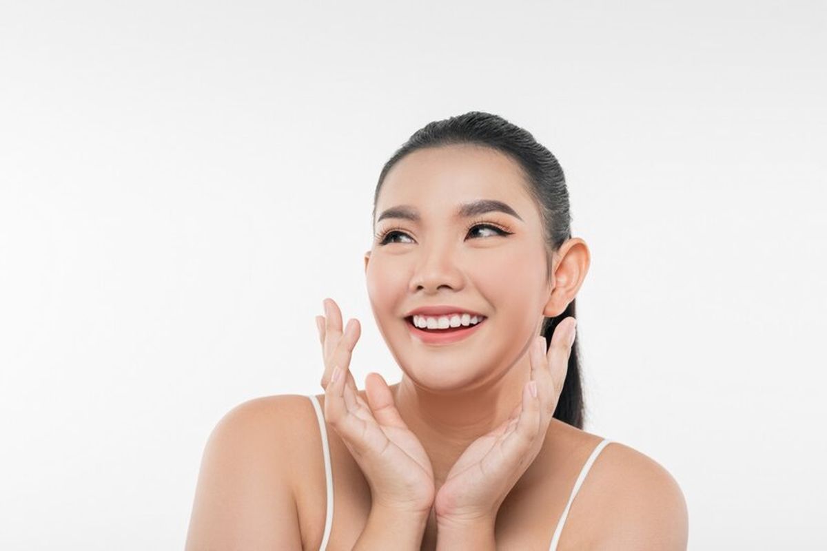 Seberapa Efektif Kolagen untuk Kulit? Ini Kata Ahli, Produksi Kolagen Menurun Seiring Usia, Cara Meningkatkan Kolagen yang Disarankan , Skincare Kolagen vs Suplemen, Mana Lebih Efektif?, Pola Makan Tetap Jadi Kunci