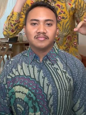 tips memilih warna batik, tips memilih warna baju untuk kulit gelap, tips memilih warna baju untuk kulit sawo matang, tips memilih warna baju sesuai warna kulit, komentar wapres soal batik, cara memilih warn batik sesuai undertone kulit, Tanggapi Komentar Wapres, Content Creaton Ungkap Cara Memilih Warna Batik Sesuai Warna Kulit