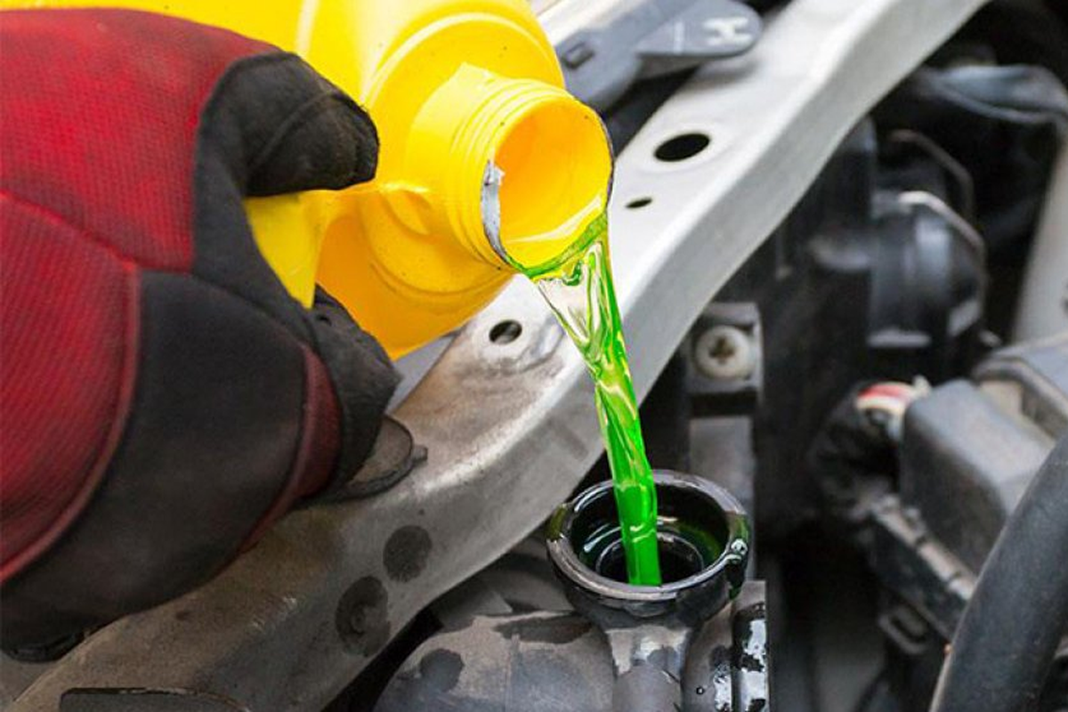 Performa mesin, kualitas coolant, coolant kendaraan, pemeriksaan coolant, Pilih Coolant Tepat Agar Mesin Kendaraan Selalu Optimal, Pentingnya Memilih Coolant yang Tepat untuk Kendaraan Anda, Coolant yang Baik Memiliki Dua Kriteria Utama, Lakukan Pemeriksaan Rutin terhadap Spesifikasi Coolant, Kesimpulan