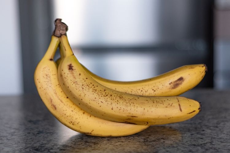 Manfaat Pisang Berbeda Sesuai Tingkat Kematangannya, Mana Paling Sehat?, Pisang belum matang, menjaga kestabilan gula darah, Pisang setengah matang, baik untuk kebutuhan serat, Pisang matang, cocok dikonsumsi sebelum olahraga, Pisang sangat matang, kadar gula lebih tinggi, Pisang terlalu matang, lebih cocok untuk diolah