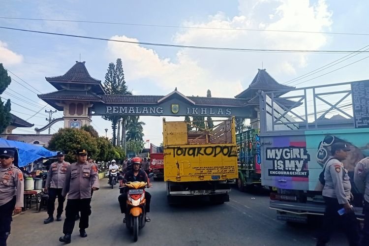 Pemerintah Indonesia, Aptrindo, Zero Odol, Dewan Perwakilan Rakyat, Kebijakan Zero ODOL 2027: Menjawab Tantangan Transportasi Indonesia, Pemerintah dan DPR Sepakati Kebijakan Zero ODOL untuk Transportasi yang Lebih Baik, Dukungan Asosiasi Pengusaha Truk Indonesia terhadap Kebijakan, Memahami Kompleksitas Latar Belakang Pengemudi Truk, Klasifikasi Pengusaha Truk Sangat Penting dalam Kebijakan