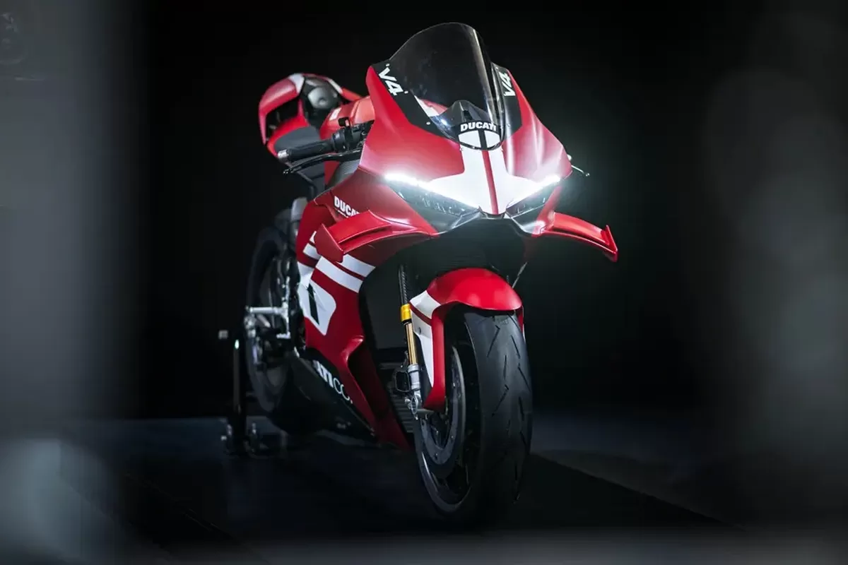 Ducati, Ducati Superleggera V4 Centenario Meluncur, Tenaga Buas