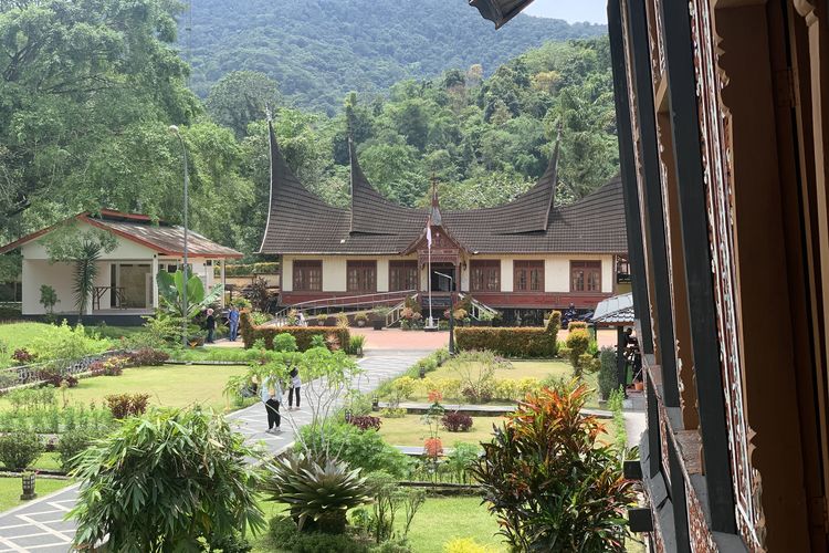 museum bustanil arifin, museum bustanil arifin pdikm kota padang panjang, museum bustanil arifin pdikm, apa saja isi koleksi Museum Bustanil Arifin, harga tiket masuk Museum Bustanil Arifin, Museum Bustanil Arifin, Wisata Sejarah Minang di Padang Panjang