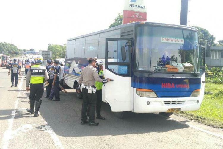 Kementerian Perhubungan, Rest Area KM 45, keselamatan lalu lintas, Pelanggaran Angkutan, Pelanggaran Angkutan Umum di Tol Jagorawi Terungkap