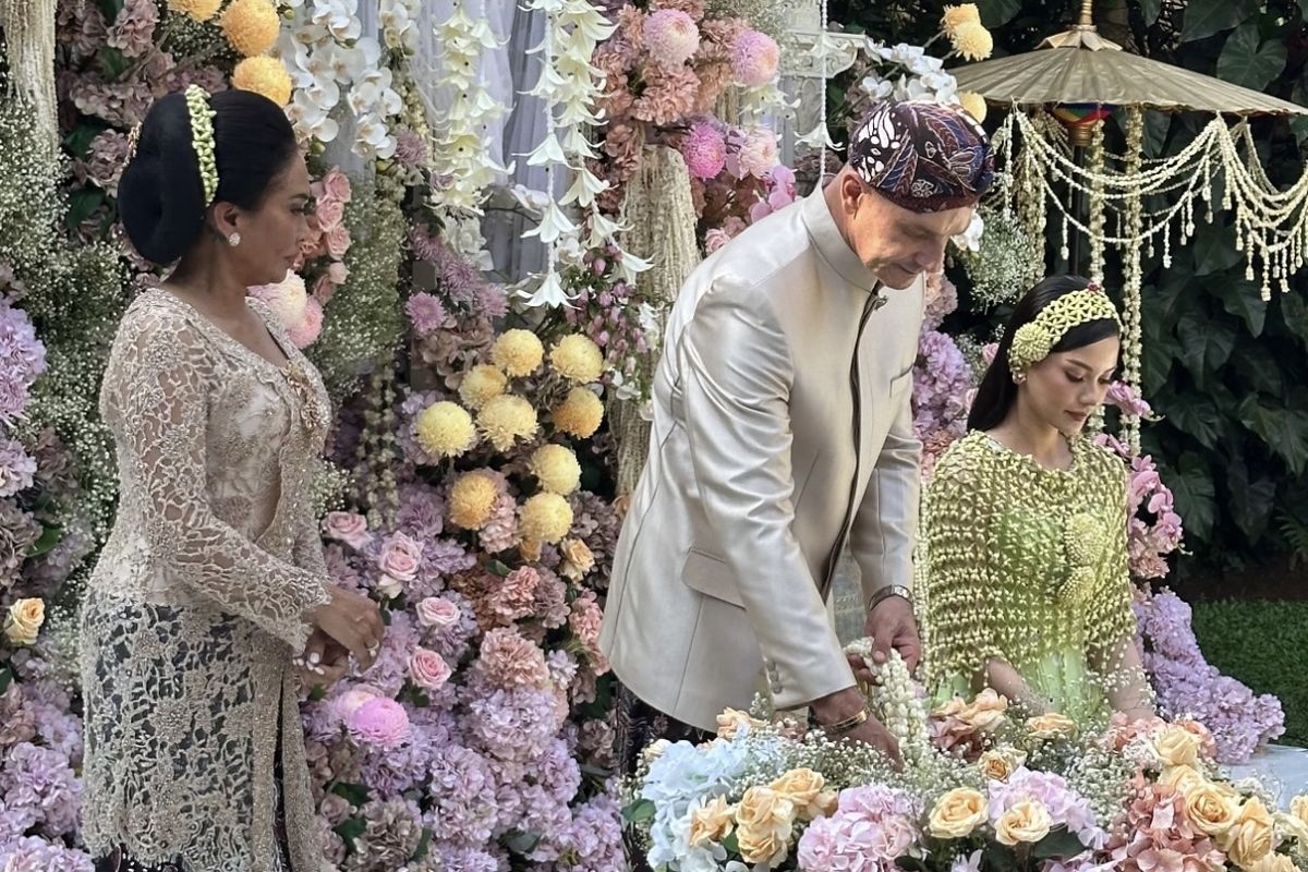 Alyssa Daguise, mak cao malang, tujuan siraman pengantin, pernikahan al ghazali dan alyssa daguise, siraman alyssa daguise, makna siraman alyssa daguise dan al ghazali, siraman Alyssa Daguise dan Al Ghazali, Alyssa Daguise Siraman Sebelum Pernikahan, Apa Maknanya?