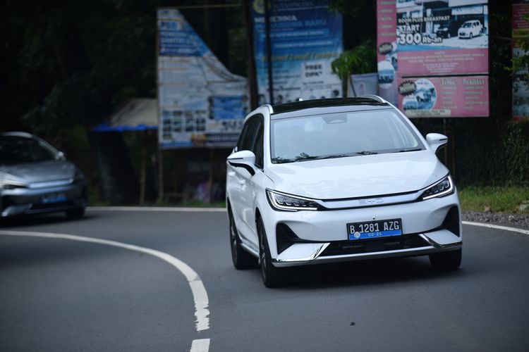 tanjakan, mobil listrik, torsi mobil listrik, Jangan Asal Gas, Begini Cara Biar Mobil Listrik Kuat di Tanjakan
