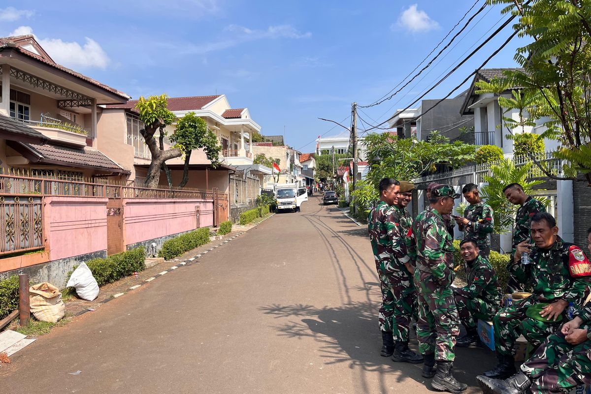 Sri Mulyani, penjarahan rumah Sri Mulyani, rumah Sri Mulyani dijarah massa, rumah Sri Mulyani di mana, Puluhan Anggota TNI Berjaga di Rumah Sri Mulyani Usai Aksi Penjarahan