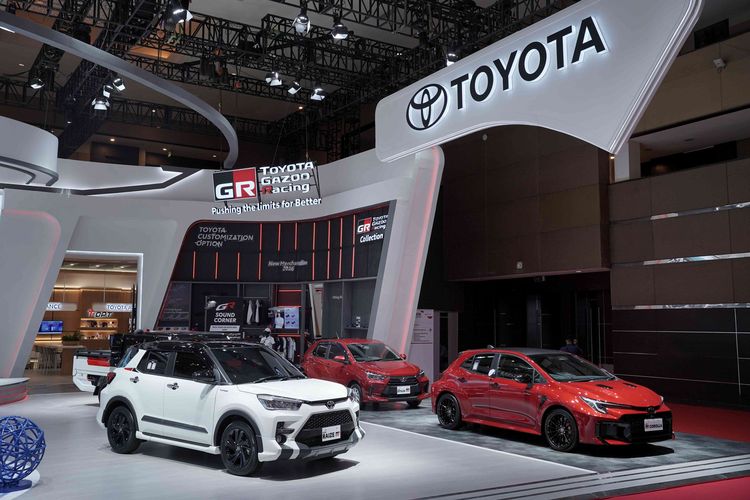 Veloz Hybrid, Toyota, IIMS 2026, promo, Toyota Tawarkan Kustom untuk Veloz dan Alphard Hybrid di IIMS 2026
