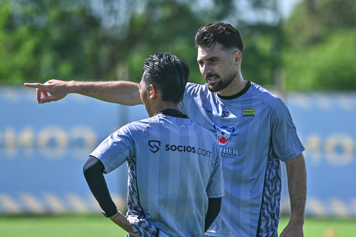 Timnas Irak, Timnas Indonesia, Kualifikasi Piala Dunia 2026, Frans Putros, Persib Bandung, Super League 2025-2026, Beckham Putra, Patrick Kluivert, Graham Arnold, graham arnold, Frans Putros Vs Beckham Putra, Kawan Jadi Lawan dari Persib untuk Timnas