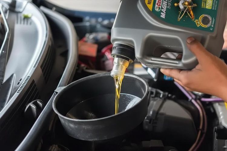 oli mesin, pelumas, harga oli mesin, aditif, Dampak Konflik Timur Tengah, Harga Oli Mesin Naik
