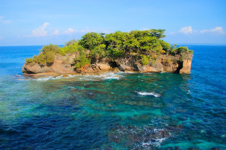 wisata Pandeglang, Wisata Pandeglang, wisata Pandeglang yang lagi viral, tempat wisata di pandeglang, wisata pandeglang, wisata pandeglang yang lagi viral, 15 Tempat Wisata di Pandeglang, dari Alam hingga Waterpark, 1. Taman Wisata MBS Serang Banten, 2. Coconut Island Carita, 3. Pantai Tanjung Lesung, 4. Kampung Domba, 5. Curug Putri Carita, 6. Saung Biru Gunung Karang, 7. Taman Nasional Ujung Kulon, 8. Pulau Peucang, 9. Curug Leuwi Bumi, 10. Coconut Island Anyer, 11. Pemandian Air Panas Cisolong, 12. CAS Water Park Cikole, 13. Pantai Carita, 14. Pemandian Air Panas Gunung Torong, 15. Pulau Liwungan