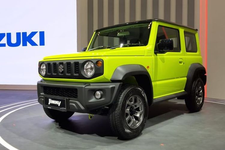 jimny, suzuki jimny, jimny 5 pintu, suzuki jimny 5 pintu, suzuki jimny 3 pintu harga, Komparasi Suzuki Jimny 3 Pintu vs Jimny 5 Pintu: Kembar Beda Karakter, Desain: Kompak vs Proporsional, Interior: Fun vs Fungsional, Mesin &amp; Performa, Kesimpulan:, Harga Jimny 3 Pintu, Harga Jimny 5 Pintu