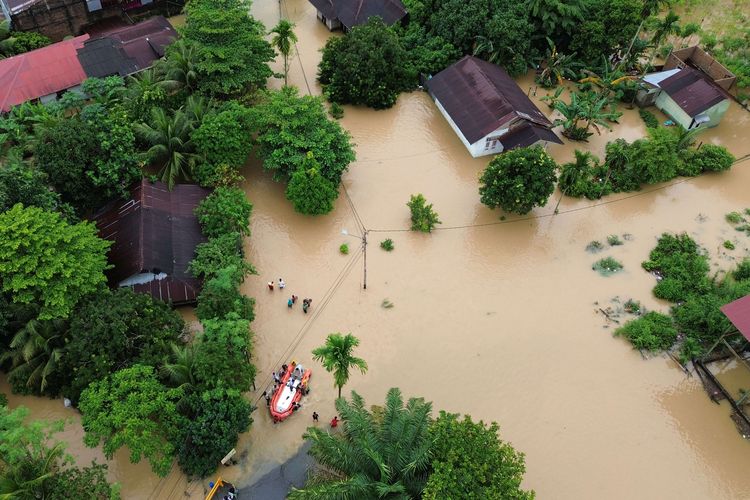 Sumatera Barat, banjir padang, banjir di padang, banjir padang hari ini, banjir kota padang, banjir padang 2025, update banjir padang, update banjir padang 2025, BERITA FOTO: Penampakan dari Udara Situasi Banjir di Kota Padang Sumbar, Korban banjir Padang, Proses pencarian dan penyelamatan , Pendataan dampak banjir Padang, Update korban banjir Sumbar