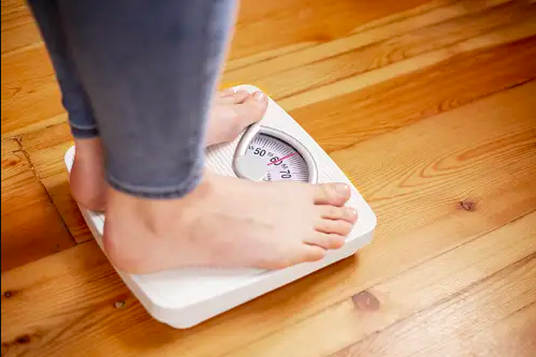 pola makan, makanan Lebaran, berat badan, perubahan berat badan, Ahli Gizi: Makanan Lebaran Tidak Langsung Bikin Sakit atau Berat Badan Naik, Masalah utama justru dari kebiasaan selama Ramadhan, Perubahan aktivitas juga memengaruhi tubuh, Berat badan tidak naik hanya dalam satu hari, Sebaiknya kembali ke pola makan normal