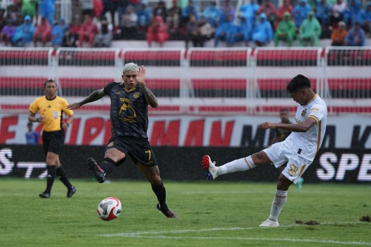 Semen Padang, Malut United, Tyronne del Pino, Maicon Souza, Super League, Skor Semen Padang vs Malut United, Hasil Semen Padang Vs Malut United 2-2: Drama Menit Akhir, Kabau Sirah Comeback