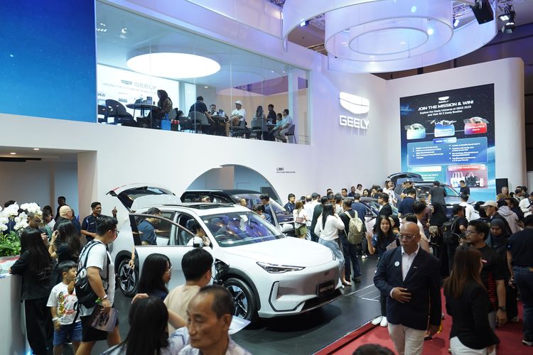 Polytron, Kijang Innova, Gaikindo, penjualan mobil, mobil listrik, Populer Otomotif, Rocky, artikel terpopuler, skema pembelian mobil listrik, Tiggo Cross, GIIAS 2025, Lamborghini Murcielago, Mobil Listrik Polytron, Rocky Vs Tiggo Cross