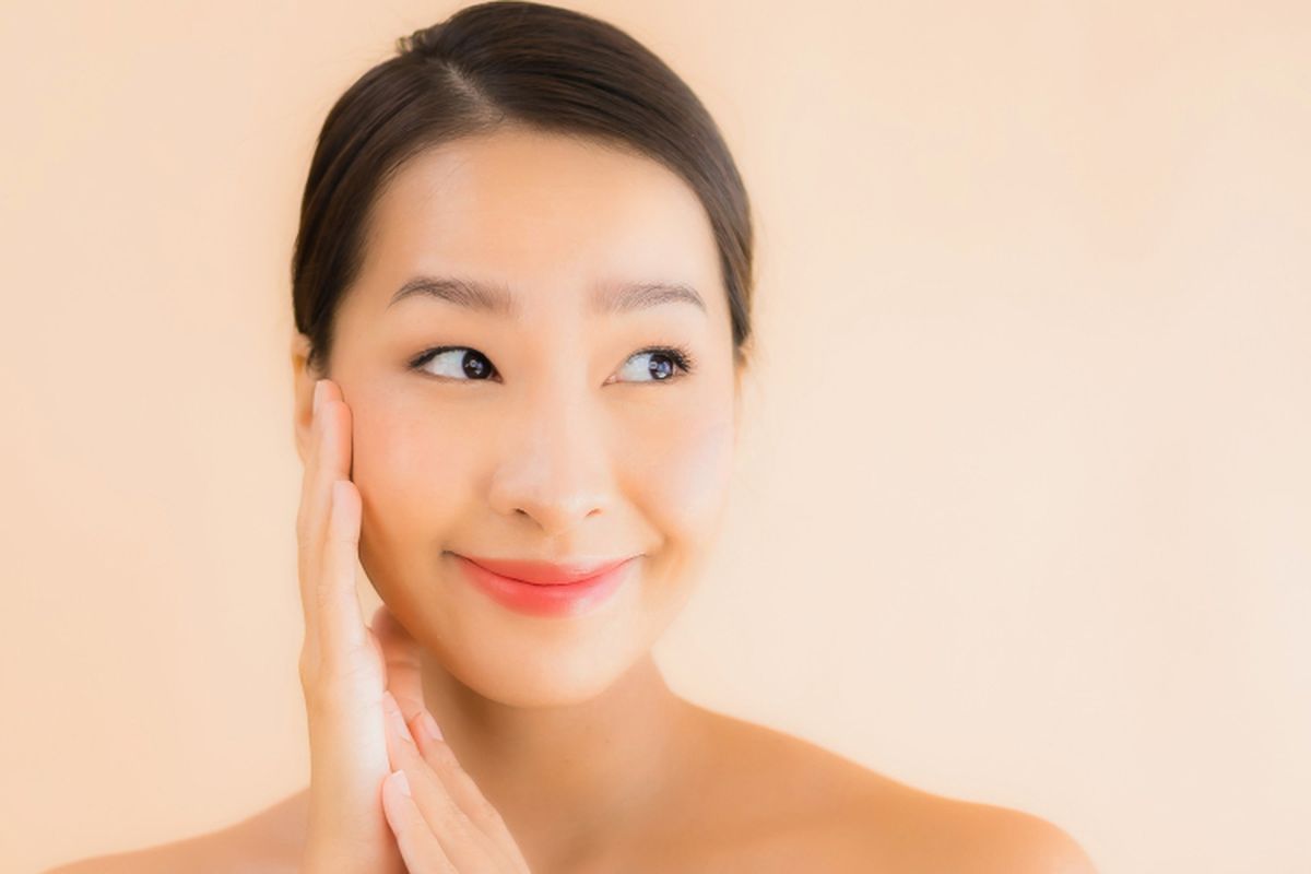asam hialuronat, calcium hydroxyapatite, Mengenal Bahan Filler Dagu dan Perbedaan Masa Ketahanannya, Bahan filler yang umum digunakan, Asam hialuronat, bahan yang menyerupai milik tubuh, Ketahanan filler asam hialuronat, Keunggulan asam hialuronat: bisa dinetralkan, Calcium hydroxyapatite, ketahanan lebih panjang