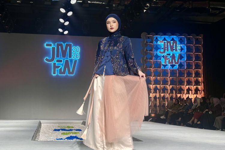 zeta prive, tarisha chas, tips merawat busana berpayet, cara merapat baju payet, cara merawat baju berpayet, 4 Cara Merawat Baju Berpayet agar Tetap Awet dan Berkilau, 1. Hindari menjemur di bawah sinar matahari langsung, 2. Cuci dengan lembut , 3. Jaga kelembapan lemari penyimpanan, 4. Gunakan pelindung tambahan saat menyimpan