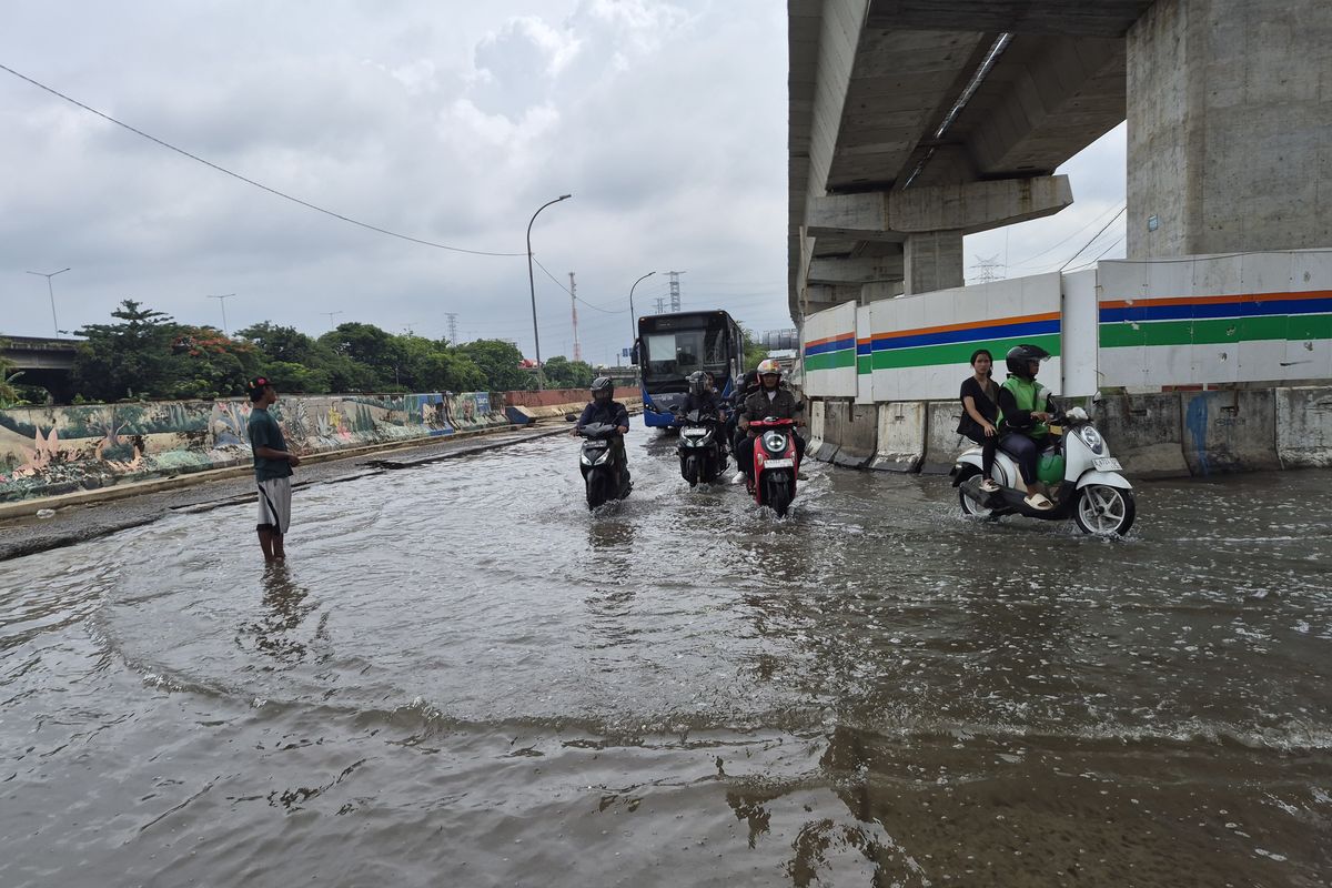Peringatan Waspada Banjir Rob di Pesisir Jakarta hingga 3 Februari 2026