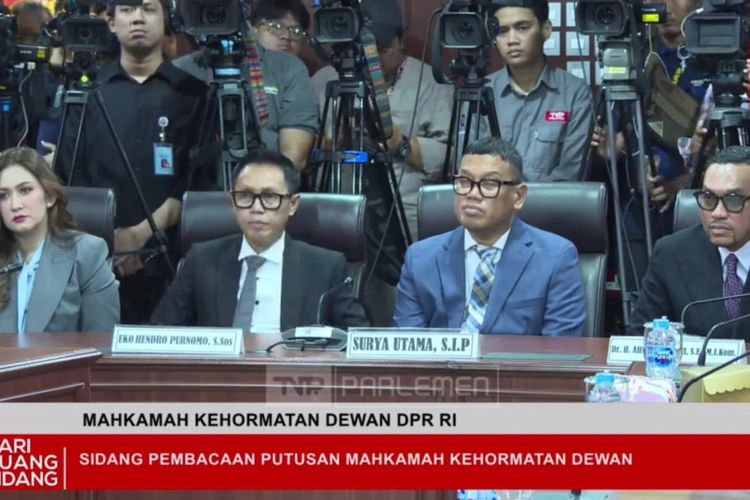 Uya Kuya, Nafa Urbach, Sahroni, Eko Patrio, sahroni, Adies Kadir, Mengapa Sahroni, Nafa Urbach, dan Eko Patrio Disanksi MKD, tapi Uya Kuya dan Adies Kadir Bebas?, Alasan Sahroni, Nafa, dan Eko Dinyatakan Bersalah, Mengapa Uya Kuya dan Adies Kadir Tidak Disanksi?, Awal Mula Kasus: Laporan yang Viral, MKD: Jaga Etika dan Citra DPR