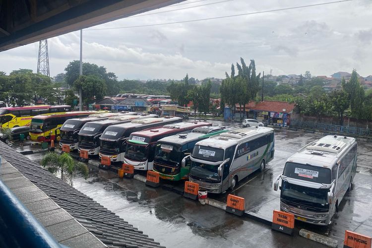Terminal Kampung Rambutan, arus mudik Natal, Natal 2025: Arus Mudik Mulai Padati Terminal Kampung Rambutan