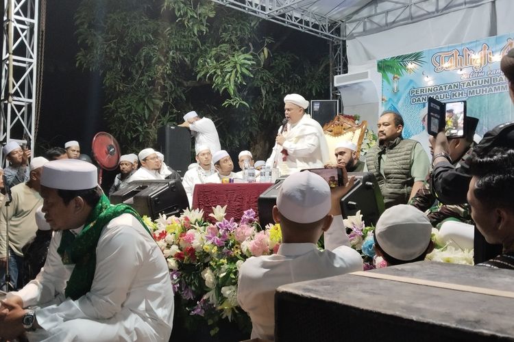 Pemalang, Jawa Tengah, Habib Rizieq, berita Jateng, habib rizieq di pemalang, Ricuh Pengajian Rizieq Shihab di Pemalang, Dipicu Bentrok Dua Ormas, Ceramah Habib Rizieq di Pemalang Diadang Massa Penolak, Sempat Ada Kesepakatan Damai Sebelumnya, Lemparan Batu dan Aksi Saling Serang, Habib Rizieq Sebut Ada Korban Luka Akibat Senjata Tajam, Total Korban Luka: 15 Orang Termasuk Polisi, Imbauan dari Polda dan Pemda