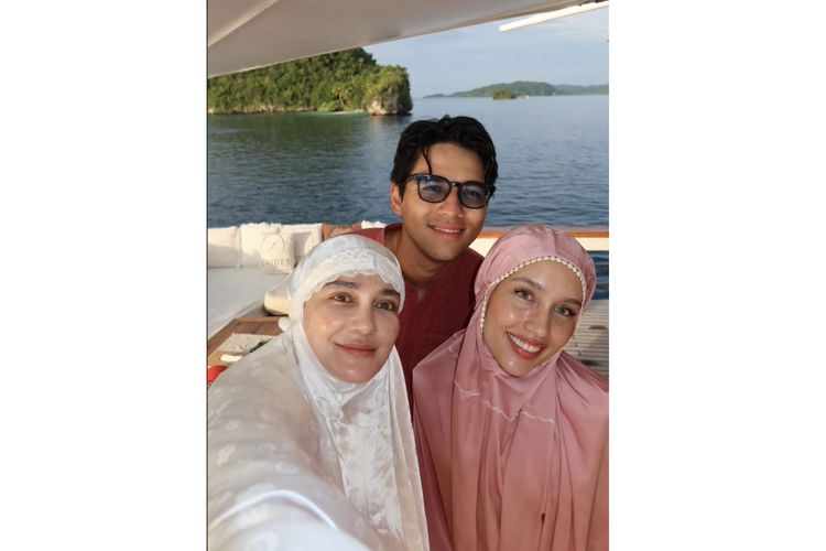 Luna Maya dan Maxime Bouttier Lebaran di Raja Ampat, Salat Ied di Kapal