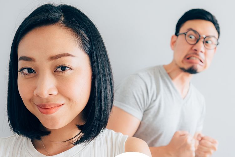 narcissistic personality disorder, 8 Ciri-ciri Orang NPD yang Menguras Emosi, Apa Saja?, 1. Merasa dirinya paling penting, 2. Percaya dirinya sangat istimewa, 3. Menuntut kekaguman berlebihan, 4. Merasa paling berhak atas segalanya, 5. Kesulitan untuk berempati, 6. Memiliki sifat iri hati, 7. Berperilaku arogan dan angkuh, 8. Suka memanfaatkan orang lain