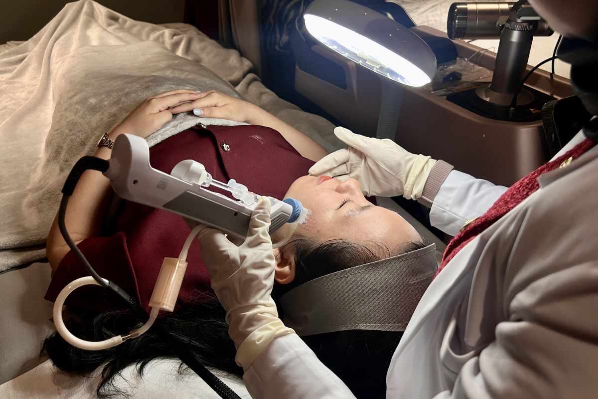 DNA Salmon, 6 Hal yang Harus Dilakukan Setelah Perawatan DNA Salmon dengan Dermal Injector, 1. Menggunakan makeup dan skincare 3 hari pasca treatment , 2. Menghindari Sauna dan olahraga berat, 3. Menggunakan obat oles yang dianjurkan dokter, 4. Hindari mencuci wajah terlalu cepat Setelah tindakan, 5. Hindari menggunakan air hangat dan facial wash dengan scrub, 6. Menganggap sepele perawatan pasca tindakan