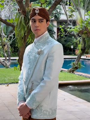 Didiet Maulana, Cerita Didiet Maulana Merancang Busana Siraman El Rumi, Sentuhan Waistcoat Regency