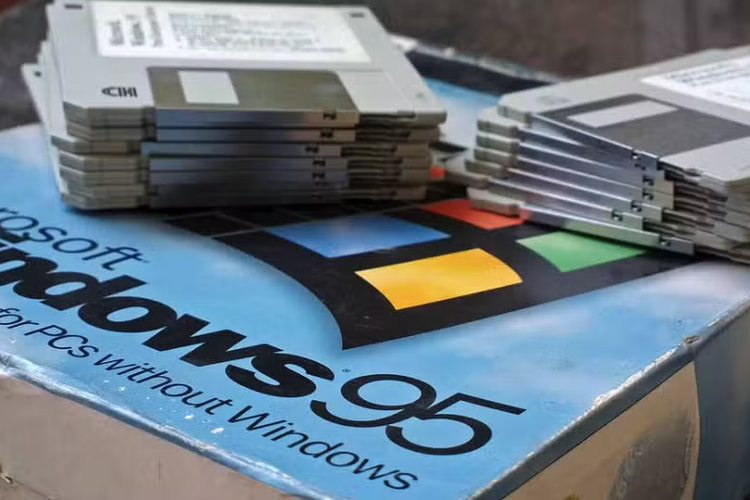 Windows 95, disket, Disket, Windows 95 dan Disket Masih Dipakai di AS untuk Kendalikan Pesawat