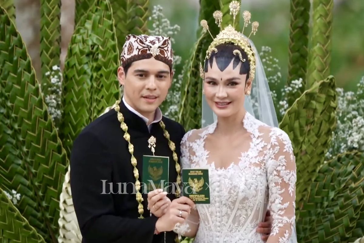 Luna Maya, Maxime Bouttier, Luna Maya menikah, pernikahan luna maya dan maxime bouttier, luna maya menikah dengan maxime bouttier, Maxime Bouttier Luna Maya Menikah, luna maya resmi menikah, luna maya resmi menikah dengan maxime bouttier, Menikah dengan Maxime Bouttier, Luna Maya Tampil Menawan dalam Kebaya Adat Jogja