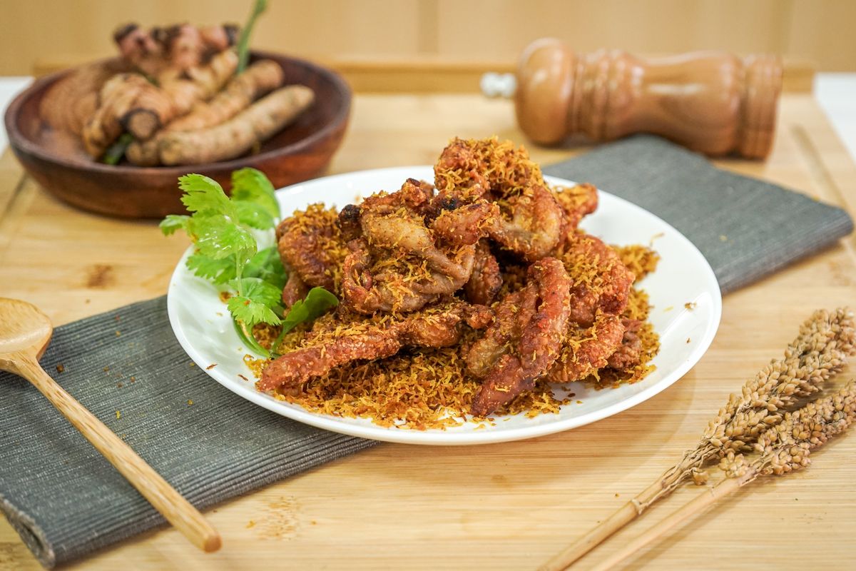 kulit ayam goreng, kulit ayam goreng crispy, kulit ayam goreng tepung, cara bikin kulit ayam renyah, Trik Bikin Kulit Ayam Tanpa Tepung yang Crispy Anti Melempem, Kuncinya Kukus Dulu, Trik Bikin Kulit Ayam Tanpa Tepung, Cara membuat Kulit Ayam Tanpa Tepung, Kenapa harus dikukus dulu?, Peran baking powder dalam kerenyahan, Tips tambahan agar hasil lebih maksimal