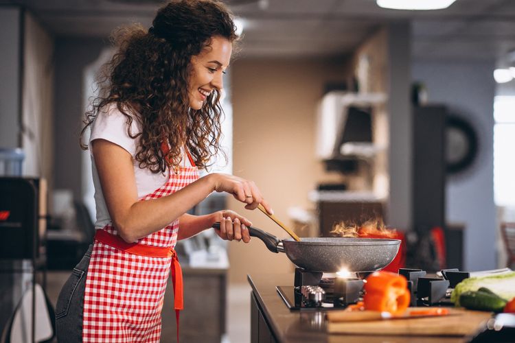 daging, mencuci daging, memasak daging, 5 Tips Membersihkan Daging Mentah Tanpa Mencucinya, 1. Tepuk-Tepuk Menggunakan Tisu Dapur (Kitchen Towel), 2. Gunakan Bahan Asam (Lemon atau Cuka), 3. Pisahkan Talenan dan Pisau Khusus Daging, 4. Rebus Sebentar dan Buang Air Rebusan Pertama, 5. Andalkan Suhu Memasak yang Tepat