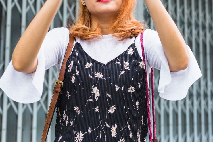 Gen Z, tren, fashion Gen Z, Bukan Sekadar Ikut Tren, Ini Gaya Fashion Gen Z yang Mendominasi 2025, Layering jadi bahasa baru berpakaian, Tidak mengejar tren, tapi mengkurasi gaya, Thrift dan vintage jadi pilar gaya, Fashion sebagai identitas, bukan sekadar tampilan