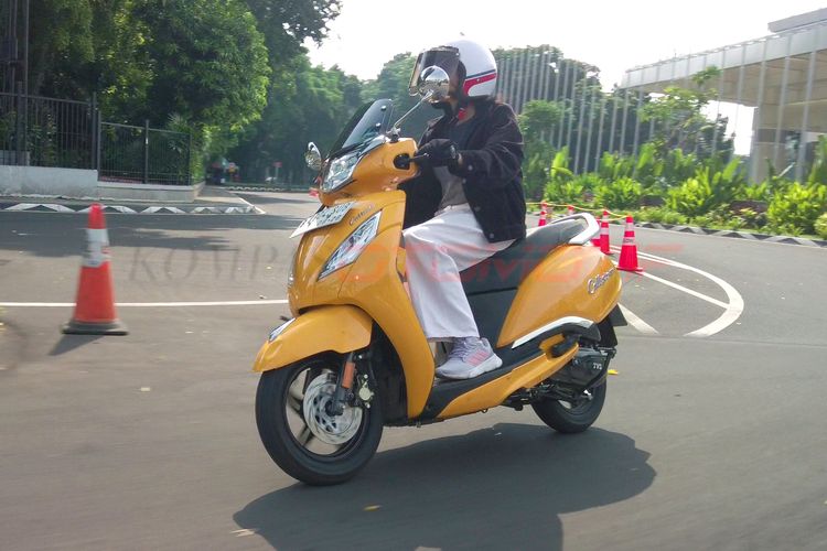 Suzuki Access 125, TVS Callisto 125, motor skutik, retro-modern, Suzuki Access 125 vs TVS Callisto 125: Mana yang Lebih Baik?, Performa Mesin , Kenyamanan Berkendara , Fitur Unggulan, Pertimbangan Harga , Kesimpulan