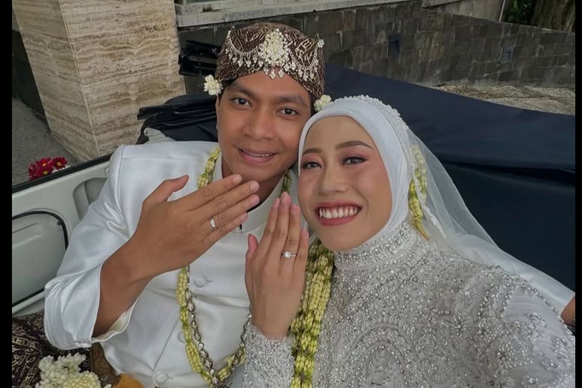 Megawati Hangestri, Dio Novandra, Megawati Hangestri menikah, gaya megawati hangestri saat akad, megawati hangestri terbaru, megawati hangesti menikah, pernikahan megawati hangesti, Gaya Megawati Hangestri dan Dio Novandra Saat Akad Nikah, Serba Putih
