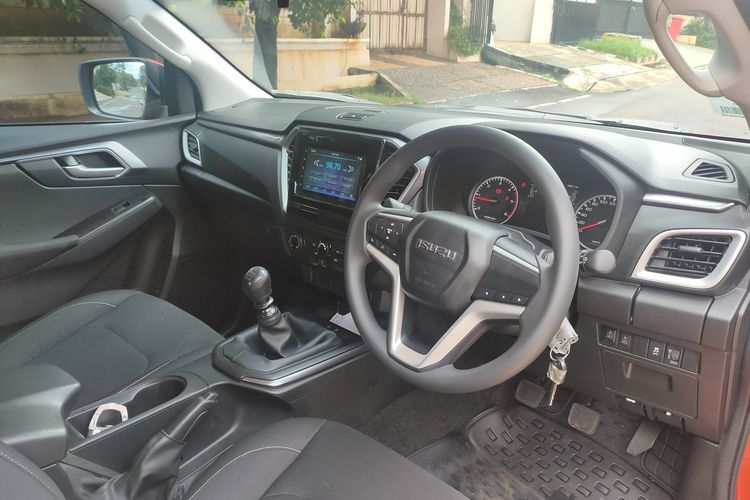 Isuzu D-Max, Foton eTunland, Foton eTunland vs Isuzu D-Max: Pikap EV atau Diesel untuk Medan Berat?, Ketangguhan di Medan Berat, Daya Tahan dan Efisiensi, Kenyamanan Kabin, Kesimpulan