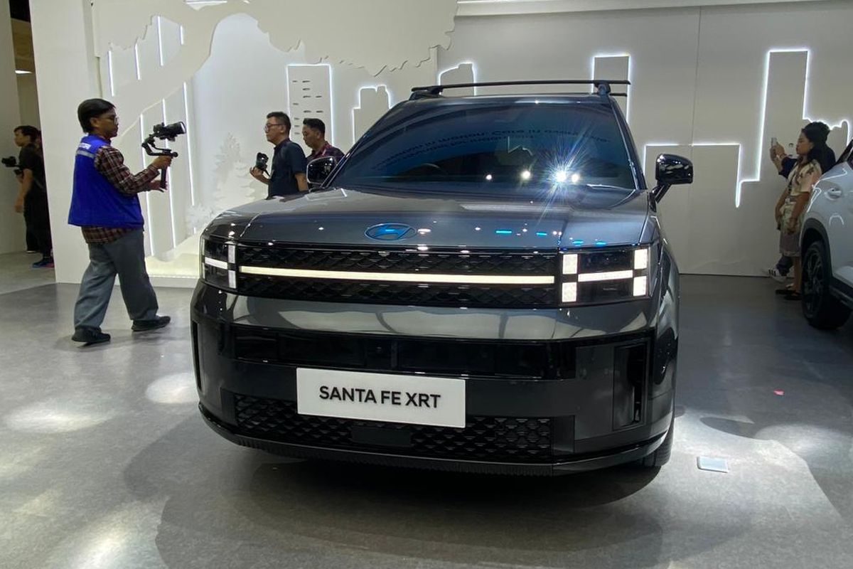 Hyundai, IIMS 2026, Hyundai Santa Fe XRT Resmi Meluncur di IIMS 2026, Harga Rp 932 Juta