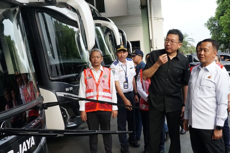 Natal dan Tahun Baru, Nataru, Kemenhub, ramp check, Natal dan tahun baru, Sinar Jaya, Jelang Nataru, Kemenhub Pastikan Kelaikan Bus PO Sinar Jaya