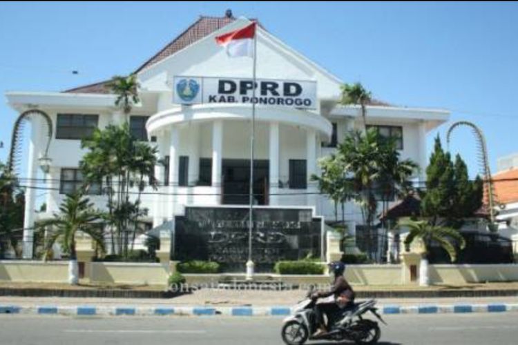 DPRD Ponorogo, dana hibah jatim kpk, dana pokir DPRD, OTT KPK Bupati Ponorogo, Bupati Ponorogo Sugiri Sancoko Tersangka, KPK Dalami Dugaan Keterlibatan DPRD Ponorogo dalam Proyek Bermasalah Bupati Sugiri