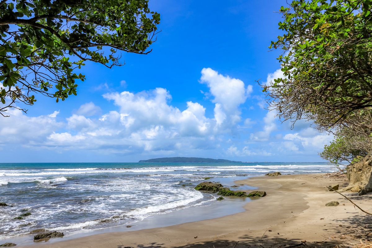 pantai pangandaran jawa barat, pantai di pangandaran apa aja, alternatif pantai di pangandaran, objek wisata pantai pangandaran di jawa barat, wisata pantai timur pangandaran, 10 Pantai Eksotis di Pangandaran, Bisa Jadi Alternatif Wisata Utama, 1. Pantai Karang Nini, 2. Pantai Barat, 3. Pantai Timur, 4. Pantai Batu Karas, 5. Pantai Pelatar Agung, 6. Pantai Batu Hiu, 7. Pantai Karapyak Pasir Putih, 8. Pantai Madasari, 9. Pantai Lembah Puteri, 10. Pantai Cikaracak