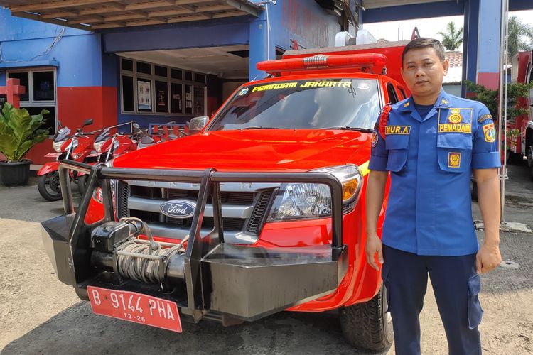 mobil damkar, damkar, mobil pemadam kebakaran, Penyelamatan Kebakaran, Damkar Jakarta, truk damkar, Fungsi Mobil Damkar, Mengenal Ragam Kendaraan Petugas Pemadam Kebakaran
