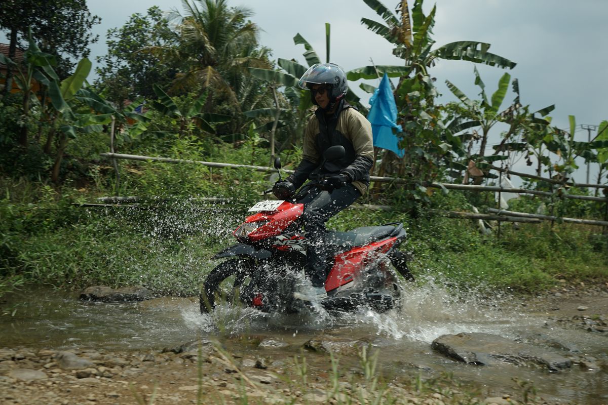 kenyamanan berkendara, Suzuki Nex Crossover, desain ergonomis, motor segala medan, Suzuki Nex Crossover: Motor Praktis Desain Ergonomis, Dimensi dan Ergonomi , Suspensi Segala Medan, Pengereman dan Performa, Kesimpulan
