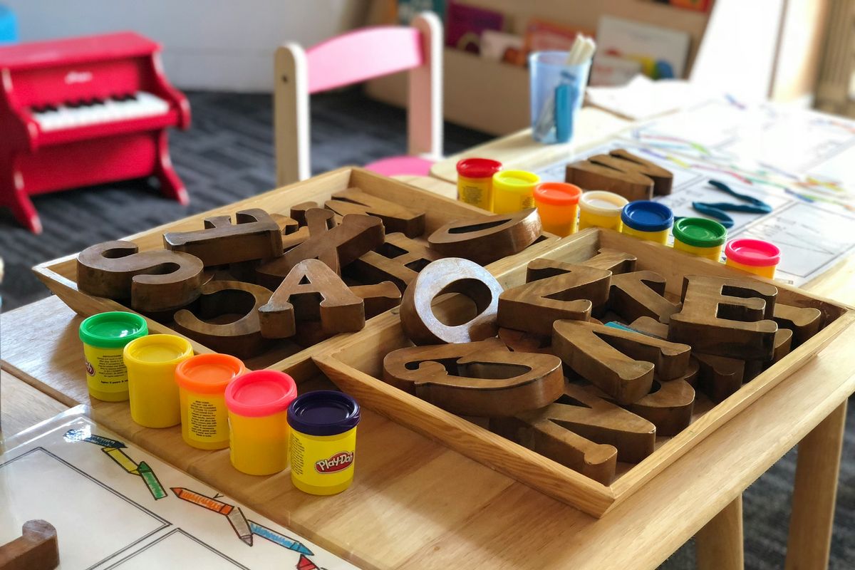 Daycare, menitipkan anak di daycare, daycare, daycare di depok, daycare depok, keuntungan anak di daycare, manfaat menitipkan anak di daycare, tips menitipkan anak di daycare, alasan menitipkan anak di daycare, 6 Keuntungan Menitipkan Anak di Daycare, Tertarik?, 1. Bantu optimalkan perkembangan anak, 2. Belajar bahasa, agama, dan moral, 3. Anak menjadi lebih mandiri, 4. Belajar sambil bermain, 1. Cek perizinan, 2. Lokasi yang aman dan nyaman, 3. Cek syarat penitipan anak