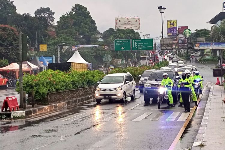 Puncak, Satlantas Polres Bogor, one way, Libur Lebaran, puncak, One way, Kawasan Puncak, one way Puncak, Update Info Jalur Puncak Bogor, One Way dari Puncak Menuju Jakarta