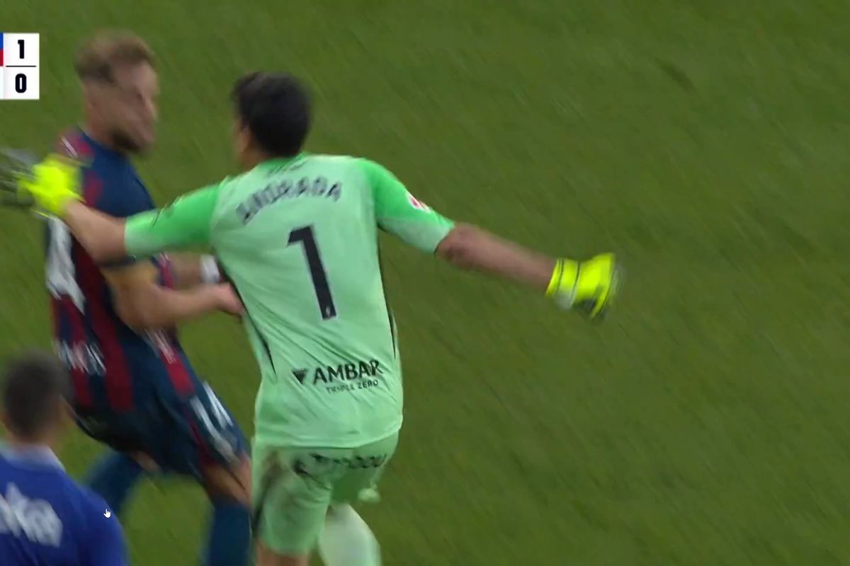 Huesca, Real Zaragoza, Esteban Andrada, Jorge Pulido, Kiper Real Zaragoza Tinju Pemain Huesca, Terancam Hukuman 12 Laga