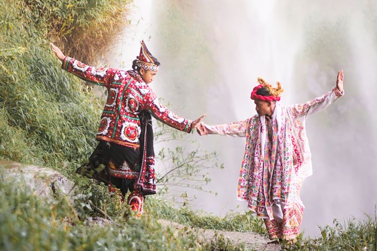 Gajah, Gajah Sumatera, Ironi Gajah Sumatera, Penjaga Ekosistem yang Kini Berstatus Kritis Akibat Konflik dan Perburuan, Peran Vital Sang "Petani Hutan", Gajah dalam Budaya: Legenda Tari Guel Aceh, Konflik Manusia dan Ancaman Pidana, 7 Cara Mencegah Konflik Gajah Tanpa Kekerasan