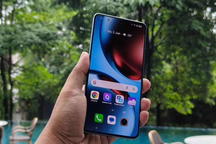iQoo, iQoo Neo 10, Realme, Realme GT 7, realme, realme GT 7, Adu Spesifikasi iQoo Neo 10 dan Realme GT 7, HP Rp 7 Jutaan Baterai 7.000 mAh, Bawa chip ganda, Varian RAM dan storage, Harga beda-beda, Desain dan layar, Kamera 2 vs 3